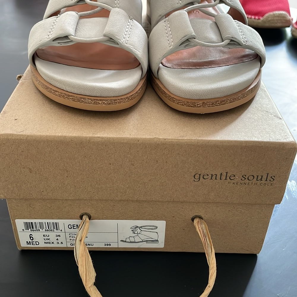 Gentle Souls by Kenneth Cole leather sandals size 6 - Picture 2 of 6
